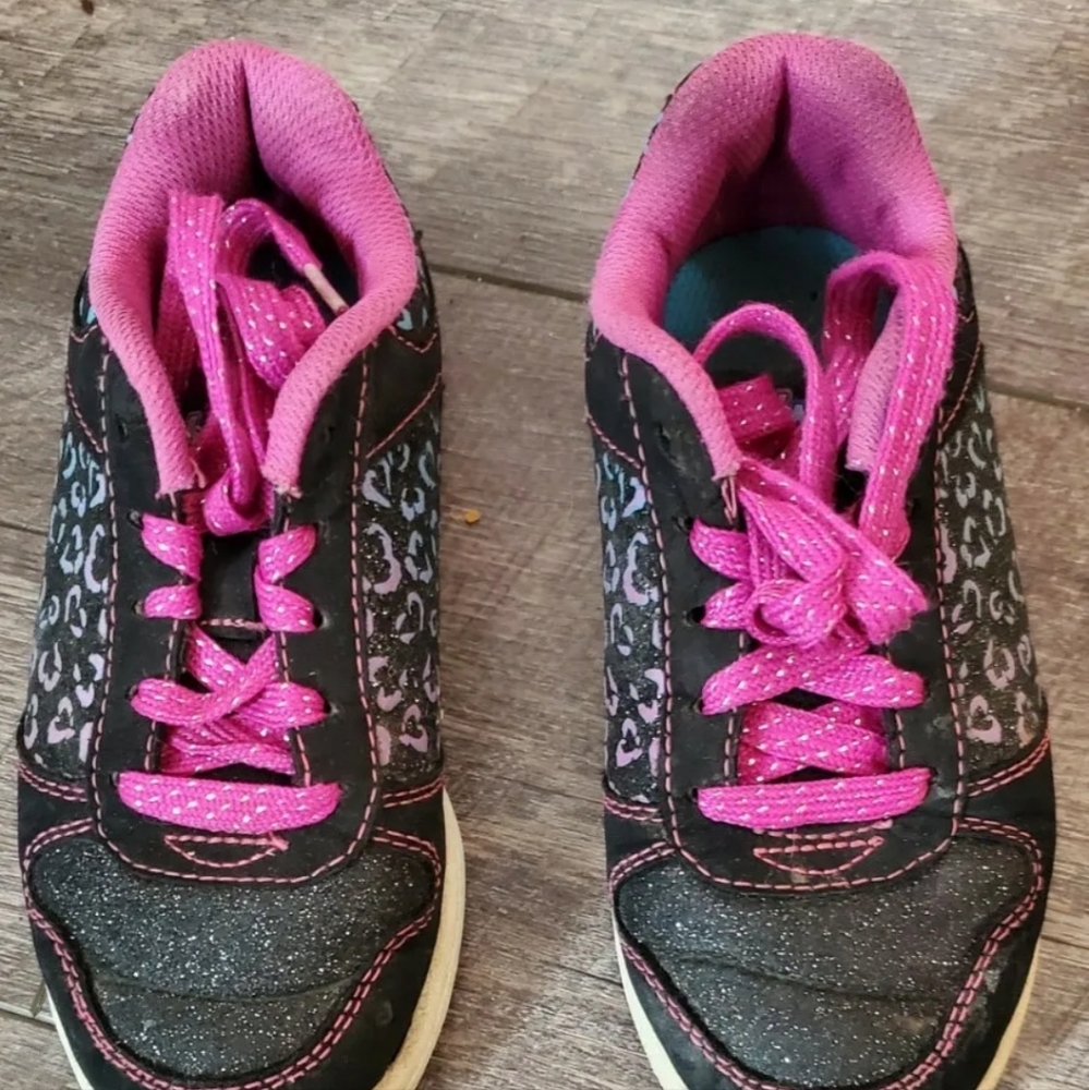 Disney Liv and Maddie Girls Youth Size 11 Pink and Black heart shoes